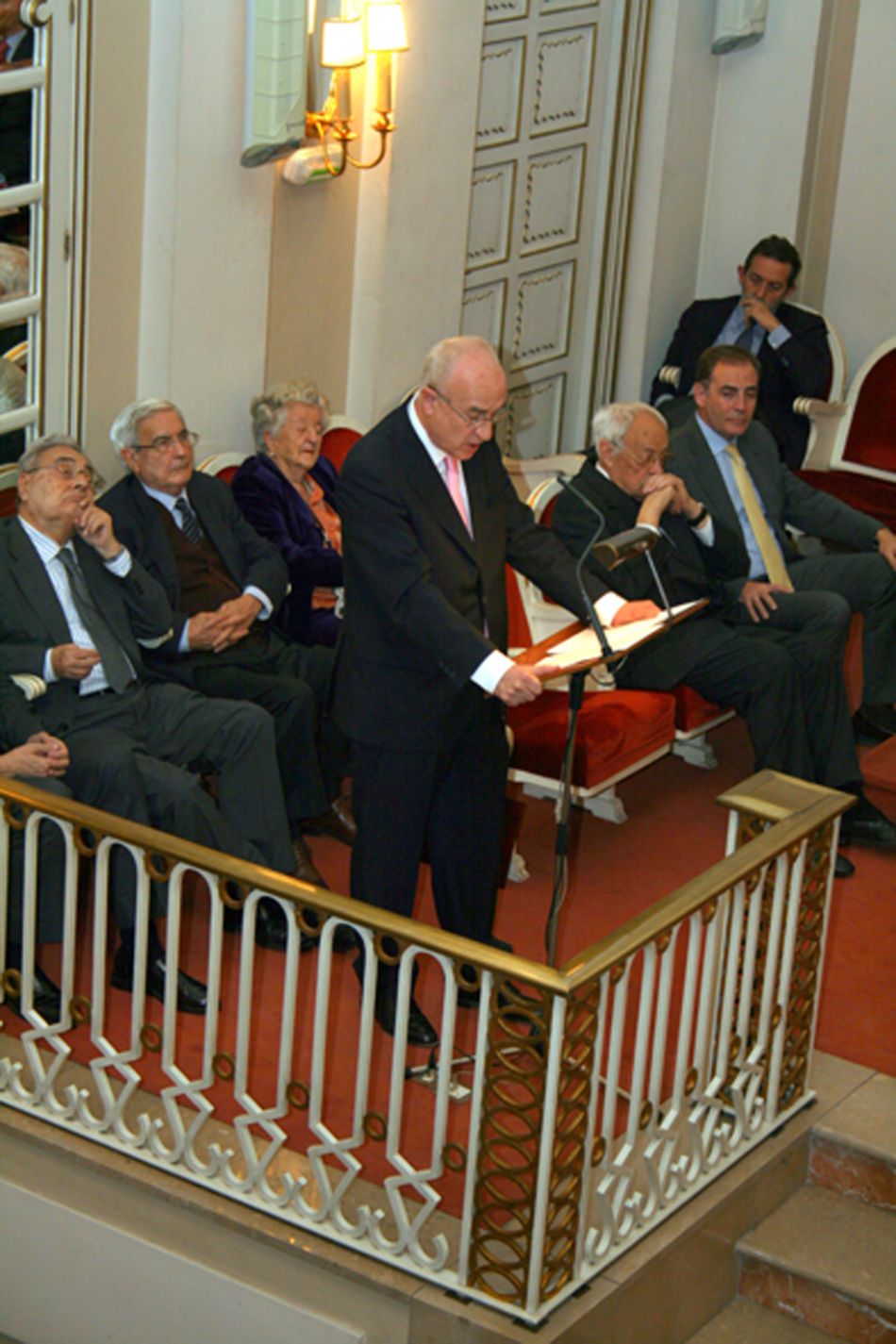 Lección inaugural de D. Martín Almagro Gorbea en la Sesión Académica de la Cátedra Valdeavellano (2008)