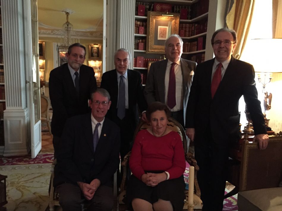 La Infanta Doña Margarita y el Duque de Soria se reúnen con la directiva de la Asociación Internacional de Hispanistas