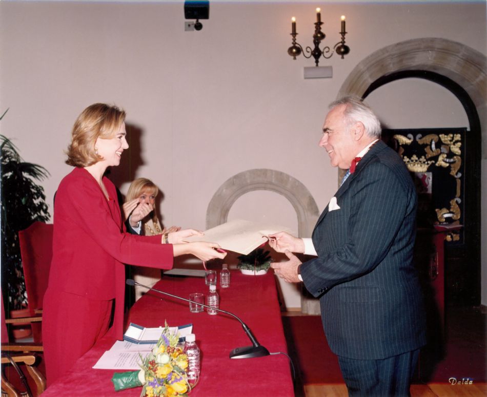 La FDS recibe el Premio de Economía Infanta Cristina (2002)